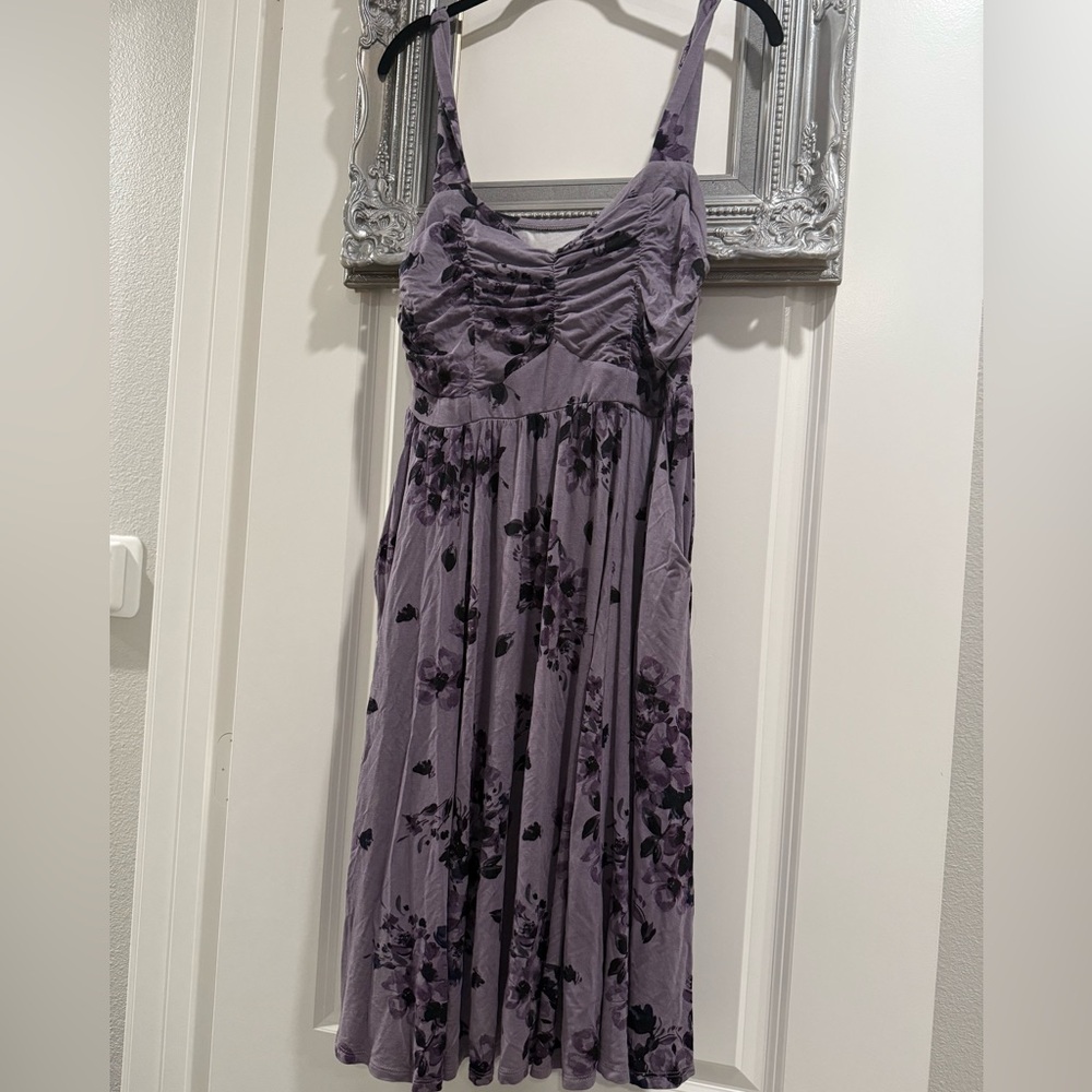 Torrid Plus Size 0 SUPER SOFT SLATE GREY FLORAL RUCHED SKATER DRESS W/ Pockets! - Picture 2 of 7